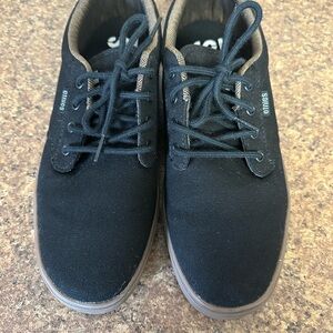 Etnies Black Canvas Low-Top Sneakers with Brown Trim